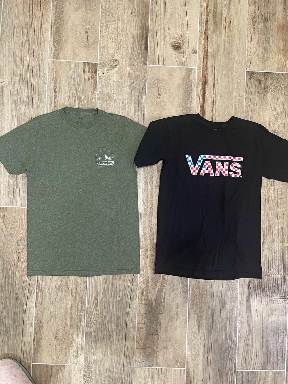 VANS Men's Lot of 2 Graphic Logo T-Shirts Regular Fit Crew Neck Black Green